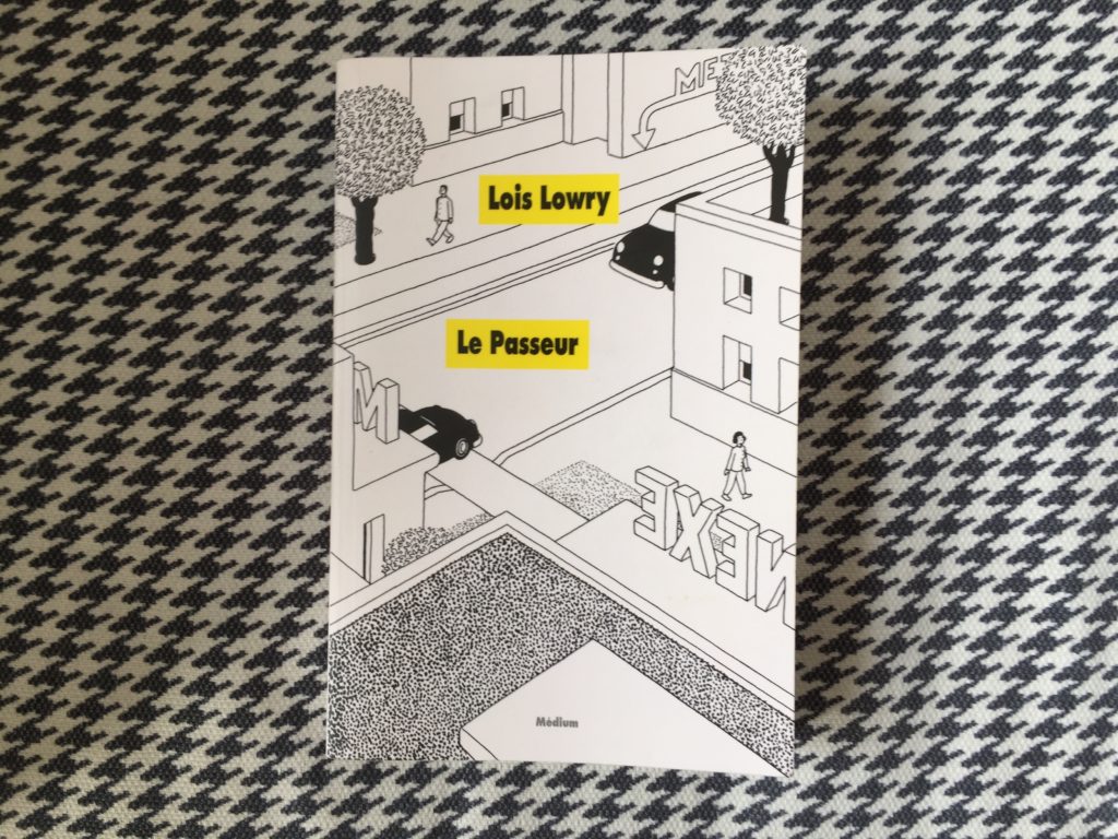 Le Passeur De Lois Lowry Chapeau Melon Et Livres En Cuir 